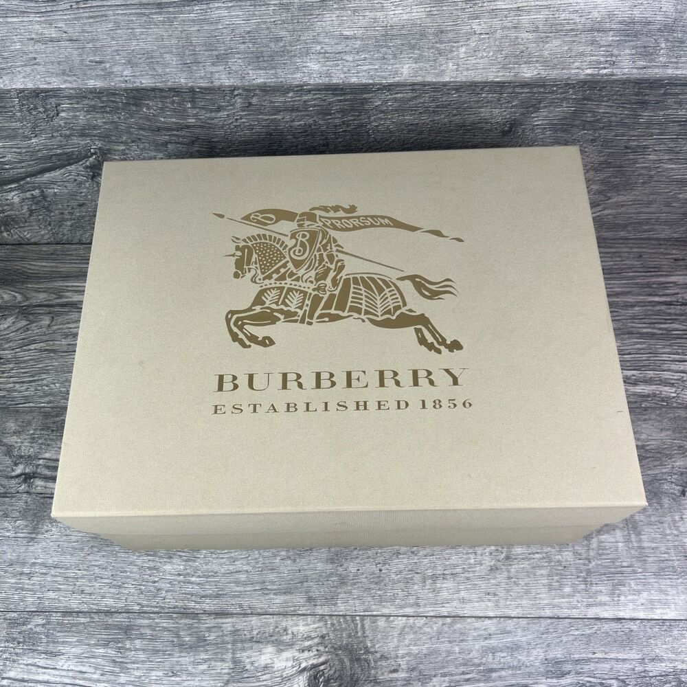 BURBERRY LARGE EMBOSSED SILVER HORSE LOGO GIFT BOX STORAGE BOX LID 15.5x12 x7 In